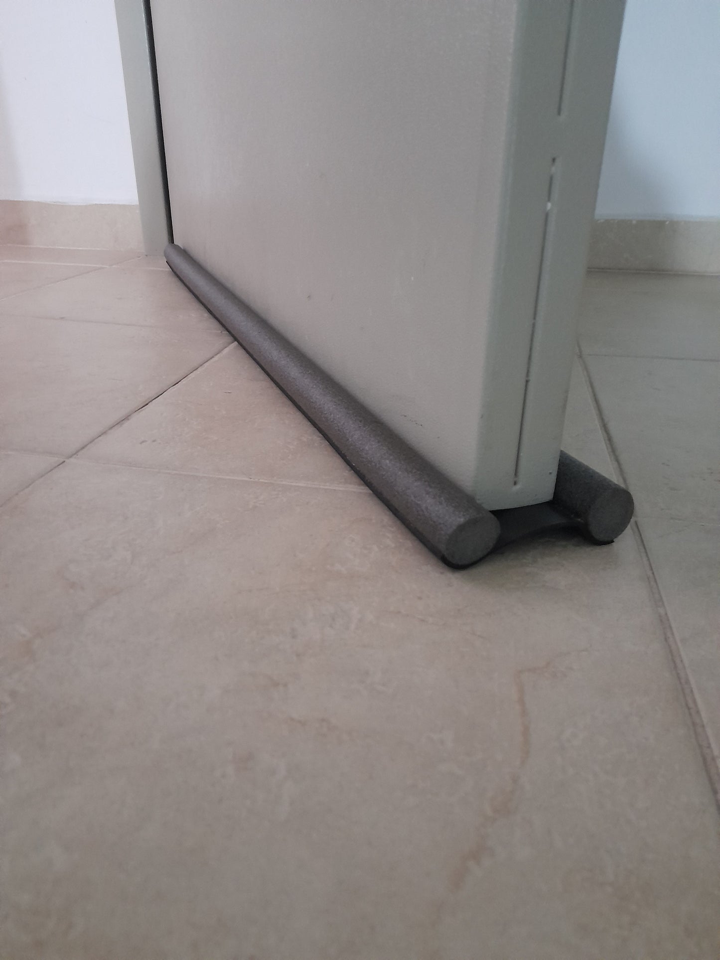 Tapón Sellador de Puerta Anticucarachas Negro