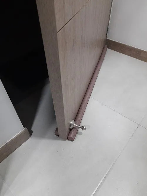 Tapón Sellador de Puerta Anticucarachas Negro